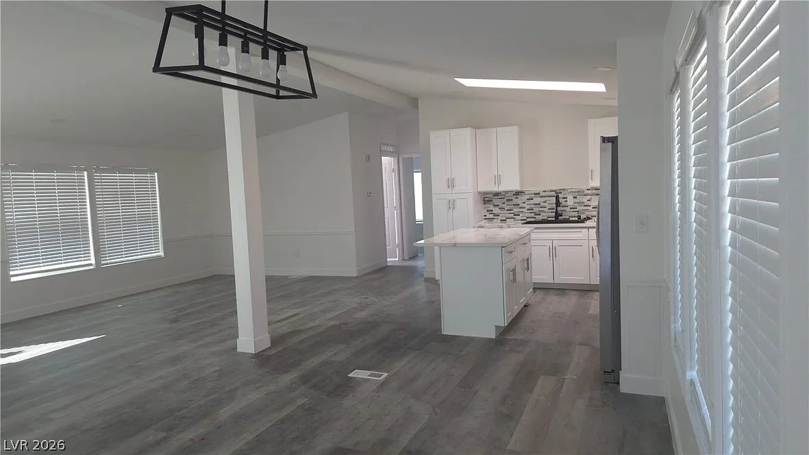 3 bed, 2.0 bath, 1724 sqft, $1,800 — Photo 4