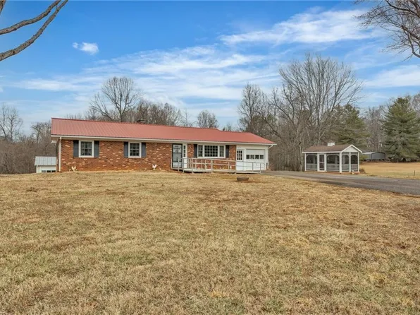 3753 Shacktown Rd, Yadkinville, NC 27055