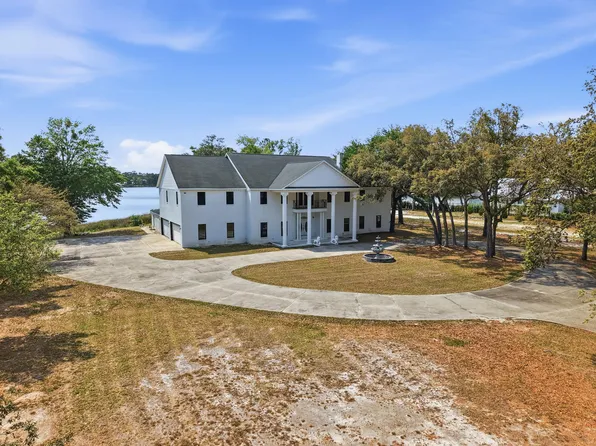 680 Mallet Bayou Rd, Freeport, FL 32439