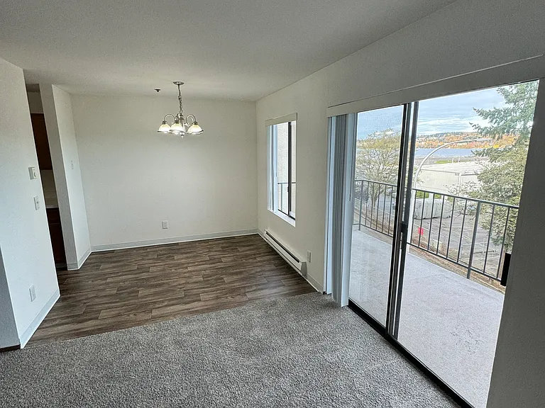 Bryn Mawr Plaza Apartments — Photo 41