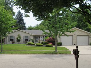 300 Lake Lawn Ct, Joliet, IL 60435