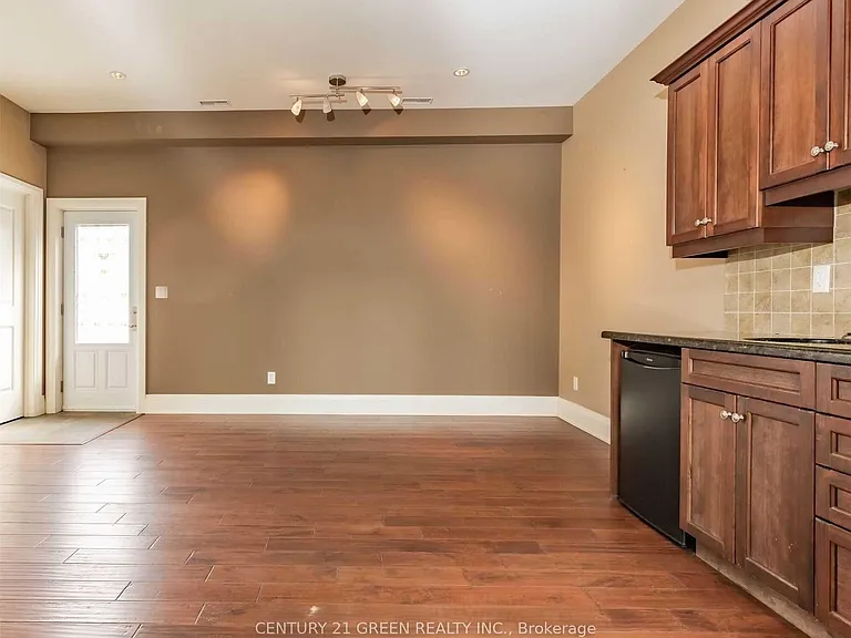 935689 Airport Rd — Photo 25