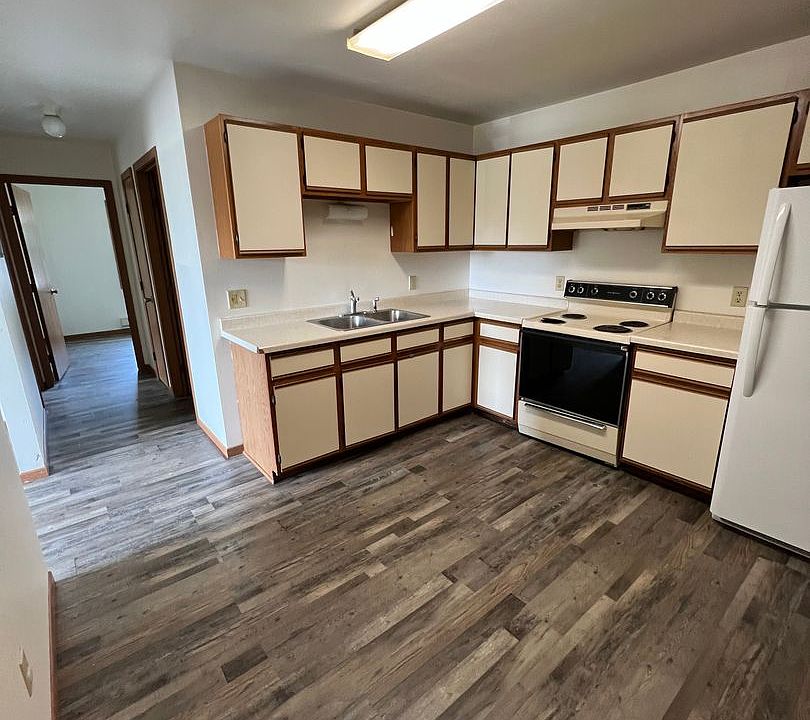 1st image of 1103 Glades Dr APT 3