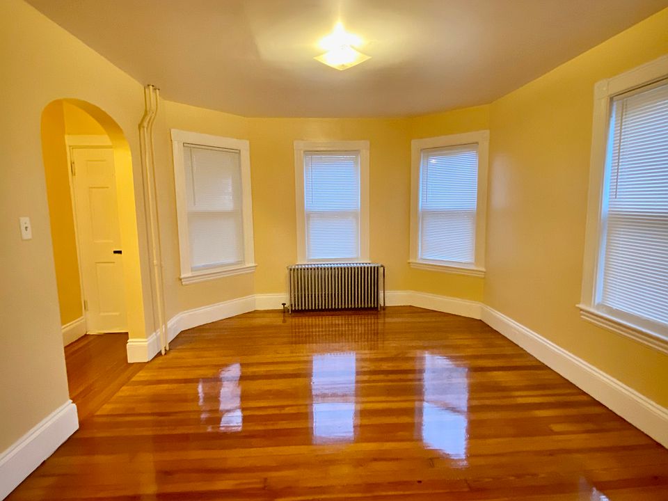 1st image of 223 Parsons St #1