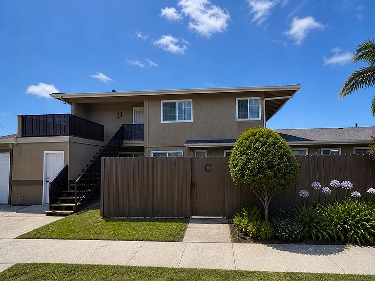 17102 Emerald Ln #C2 — Photo 3