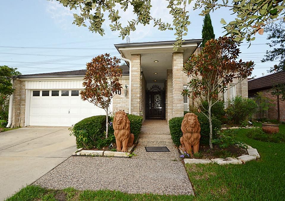 1st image of 10 Bendwood Dr