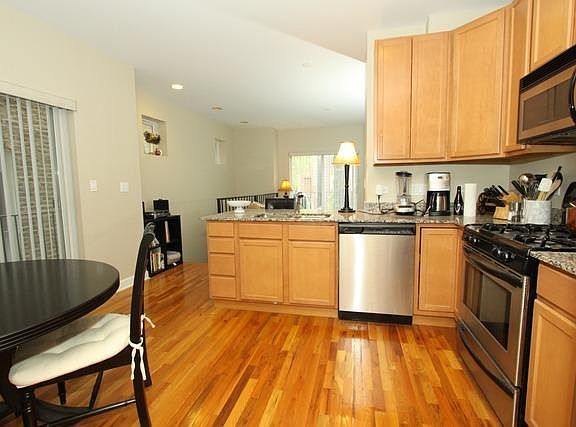 3rd image of 1447 N Campbell Ave #1S