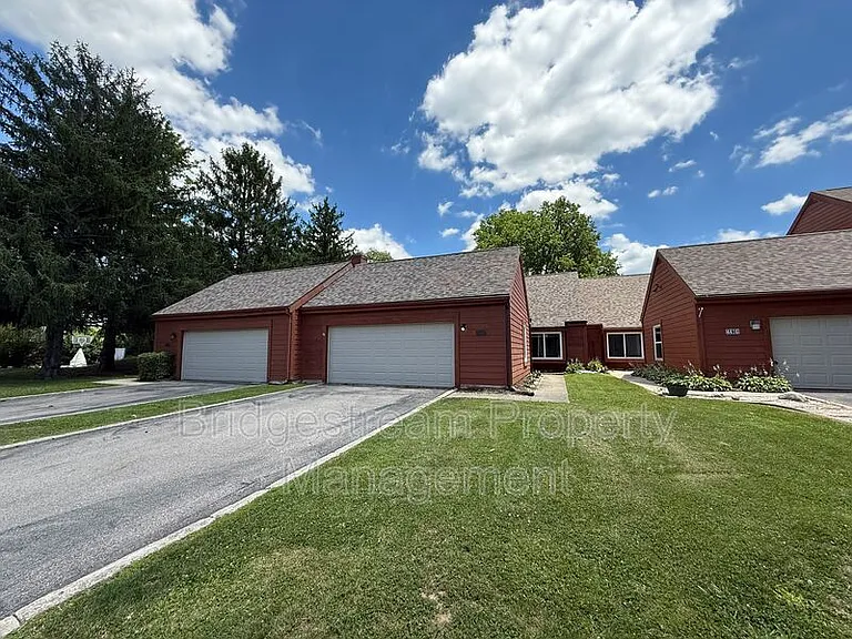 4418 Burlingame Cmns — Photo 1