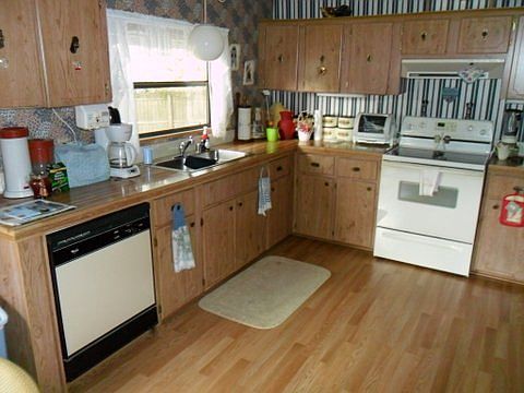 5th image of 446 Victoria Dr