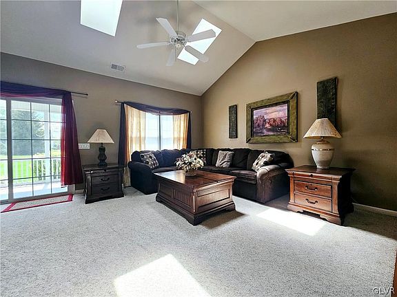 4th image of 6 Moor Dr
