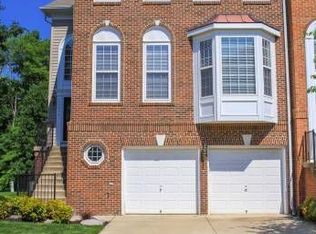 13054 Rose Petal Cir, Herndon, VA 20171