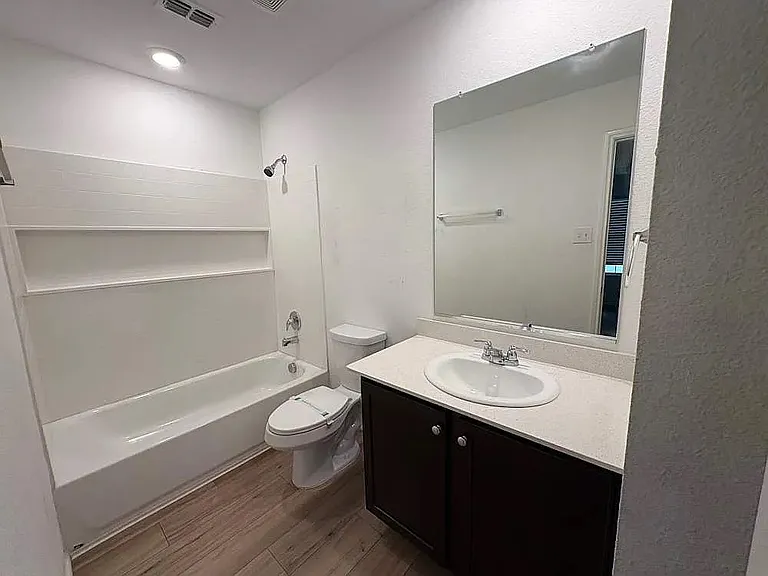 1330 Mosely Cir — Photo 3