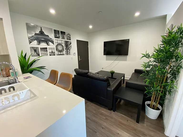 407 N Hayworth Ave — Photo 8