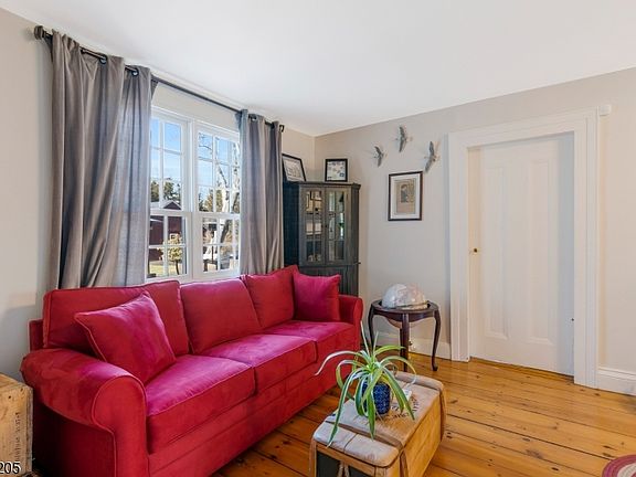 5th image of 962 Old York Rd