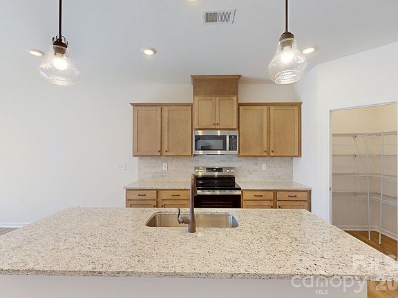 5th image of 393 Hendley Dr