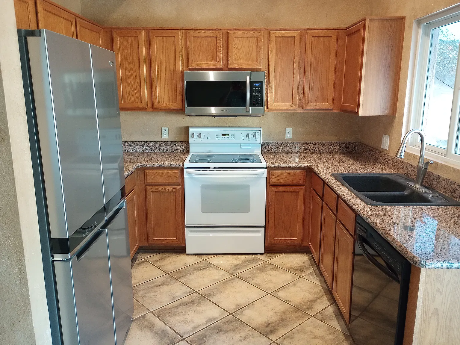 2 bed, 1078 sqft, $2,050 — Photo 4