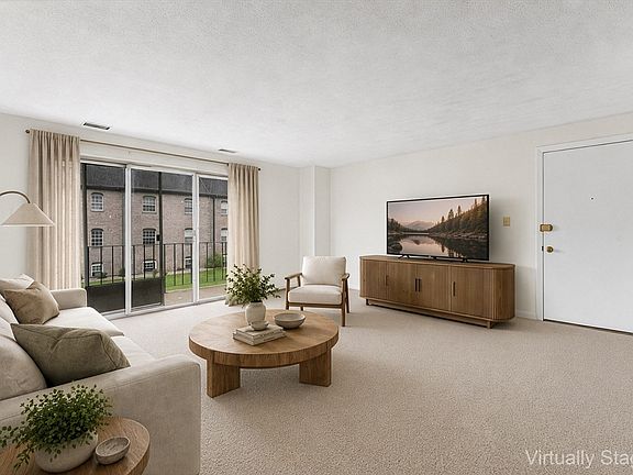 2nd image of 508 Oak St APT 7