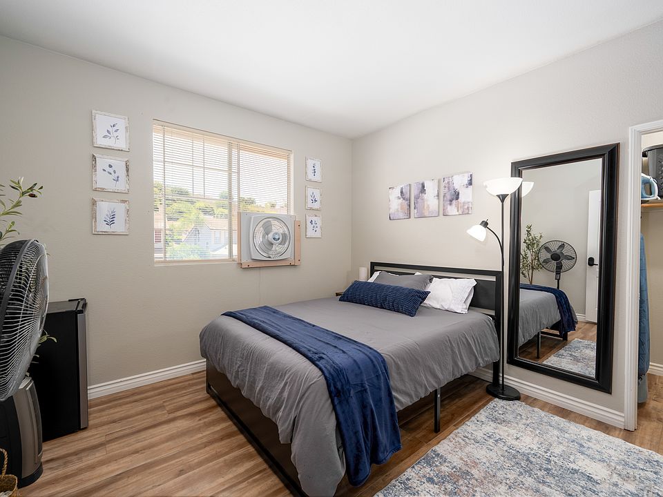 1st image of 4760 Sandalwood Way #2