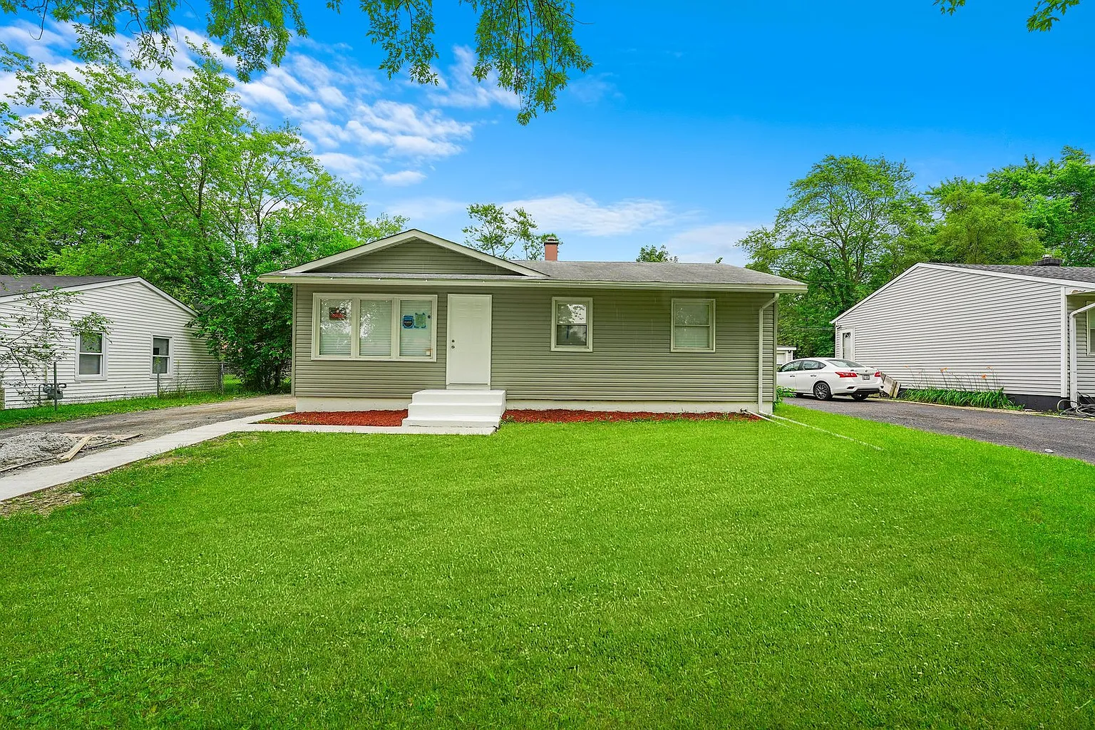 22347 Clyde Ave photo 1