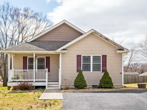 808 Moore St, Staunton, VA 24401