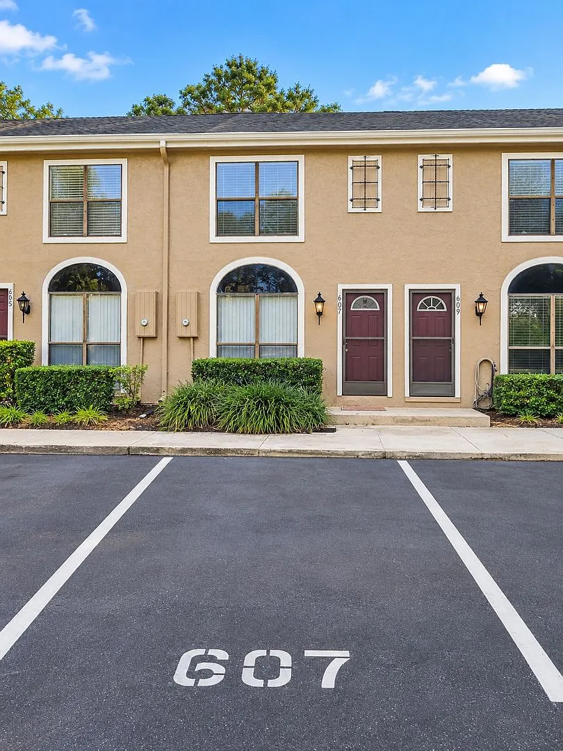 Freshly Updated 2-Bedroom Townhome in Winter Springs Community Pools & Great Amenities! — Photo 2