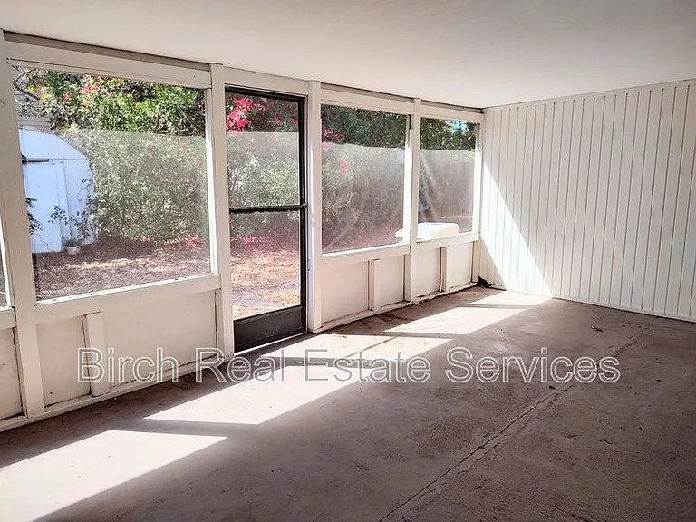 6839 Forest Ave — Photo 13