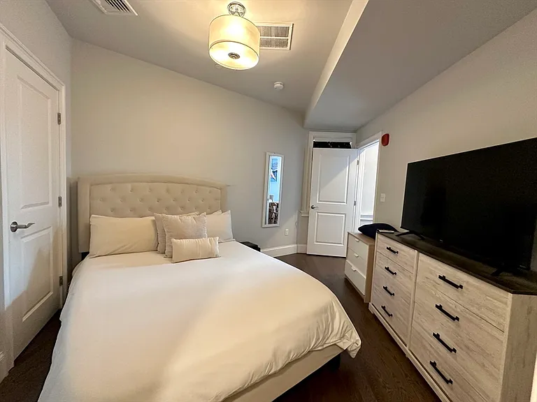 371 Main St #4 — Photo 9