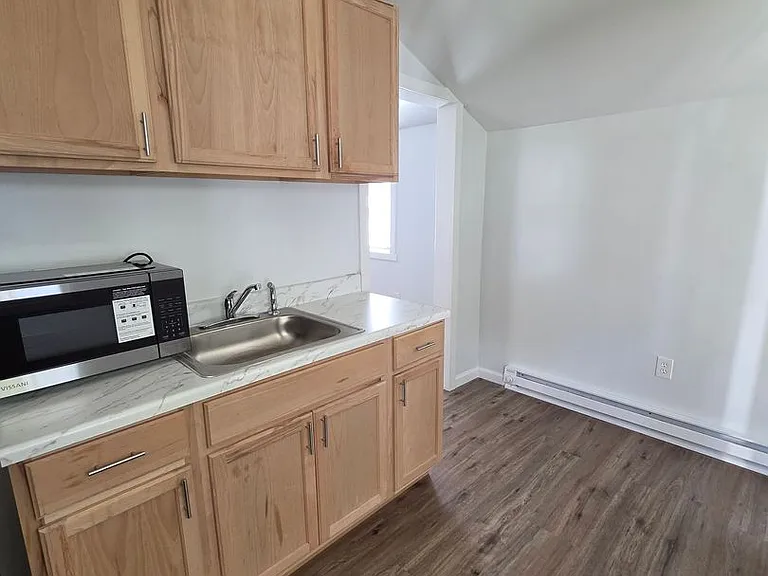 1735 W 8th St — Photo 1