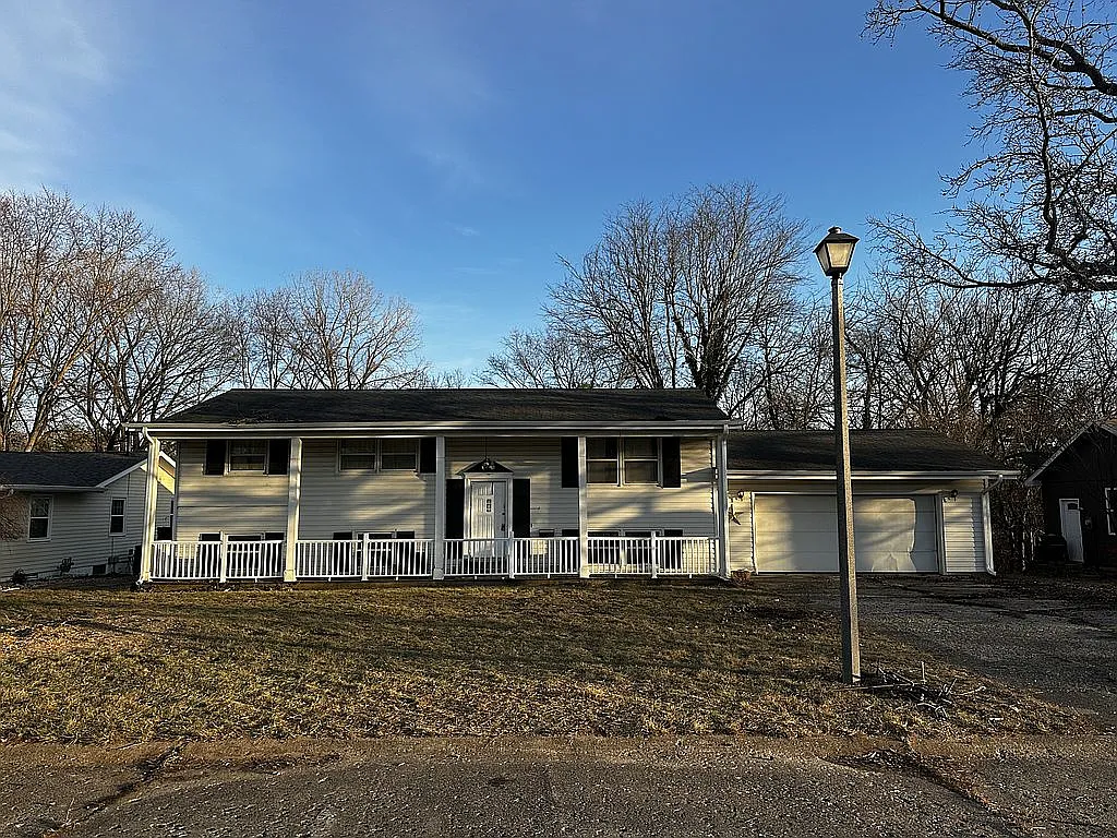 2301 Cortland Dr photo 1