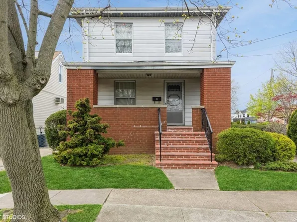 266 Cleveland Street, Franklin Square, NY 11010