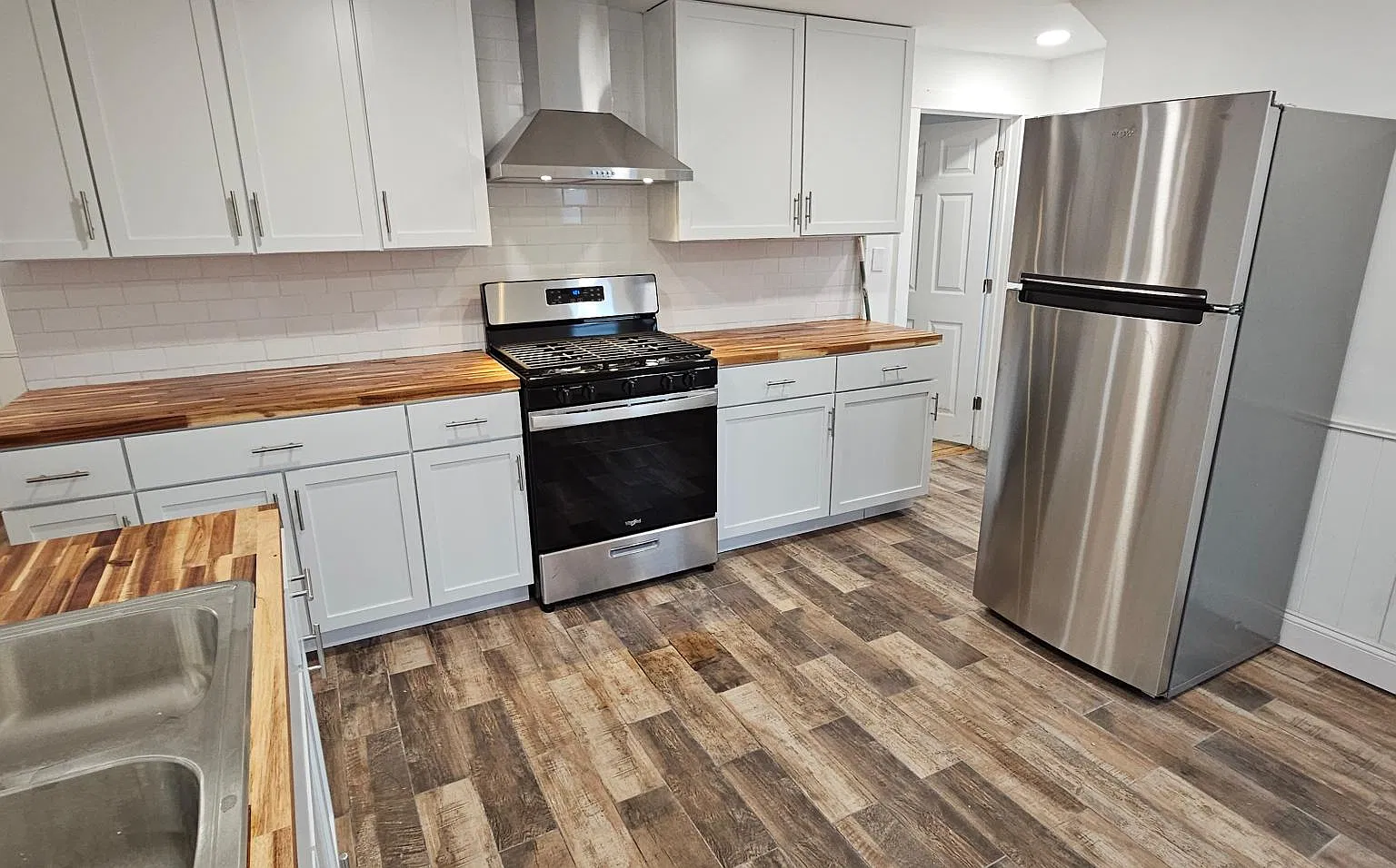 3 bed, 1200 sqft, $1,850 — Photo 2