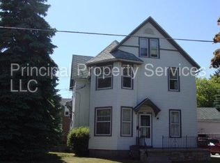 1202 Madison St #4, Manitowoc, WI 54220