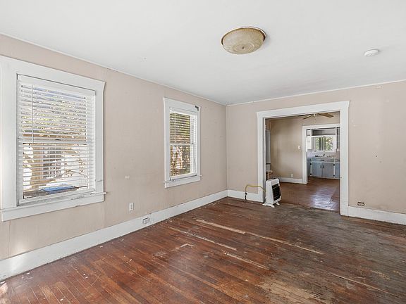 2nd image of 1109 W Crawford St