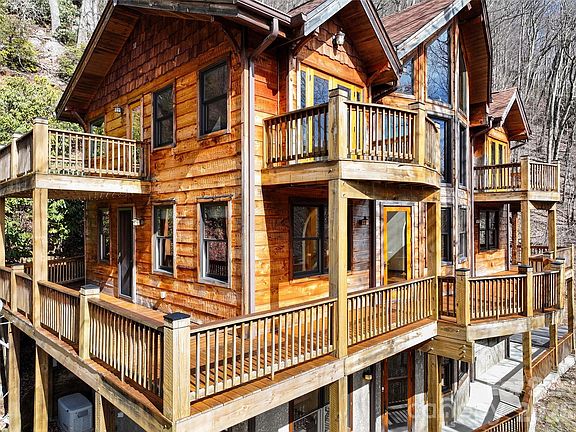 2nd image of 173 Heavenview Point