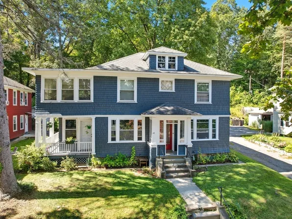 40 Howland Ter, Worcester, MA 01602