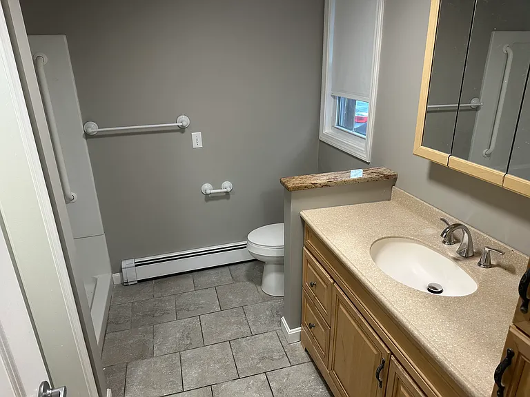 495 Winthrop St — Photo 6
