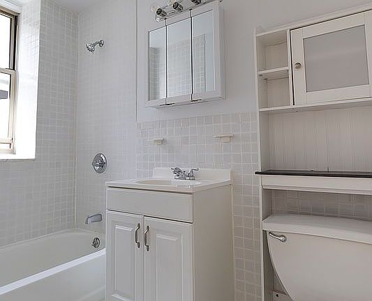4th image of 170 W 74th St APT 307