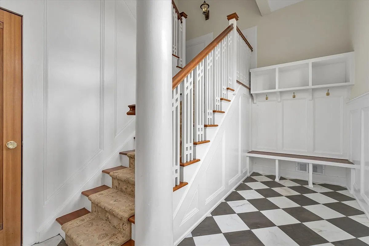 3 bed, 3900 sqft, $13,000 — Photo 2