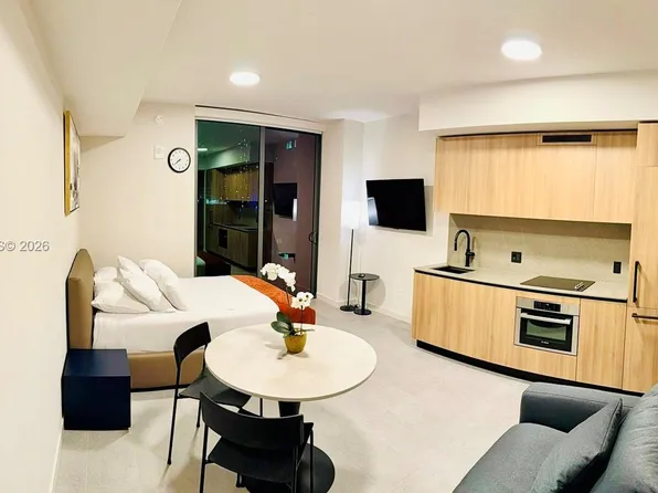 121 NE 5th St, Miami, FL