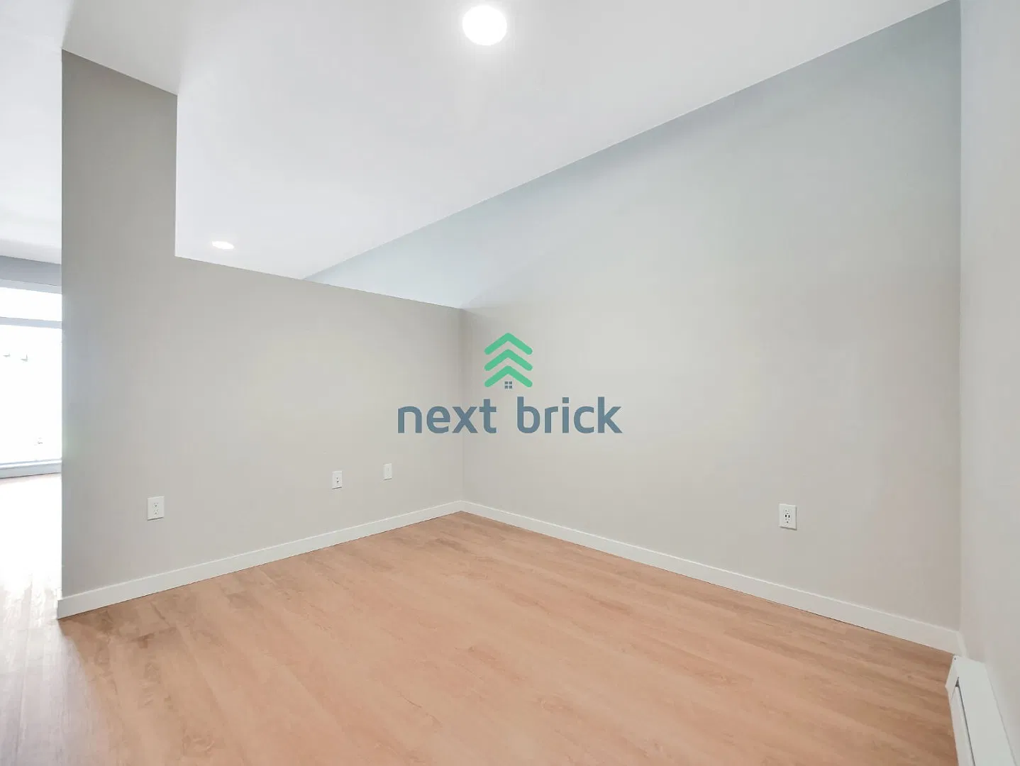 1085 103rd Ave NE — Photo 3