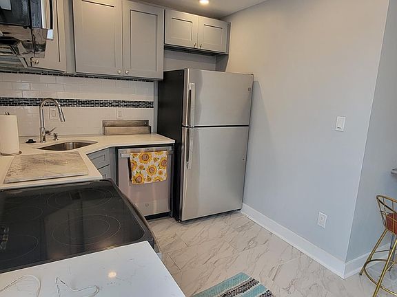 3rd image of 1717 South St Floor 2