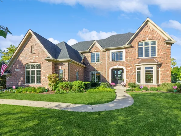 40W258 Ralph Waldo Emerson Ln, St Charles, IL 60175