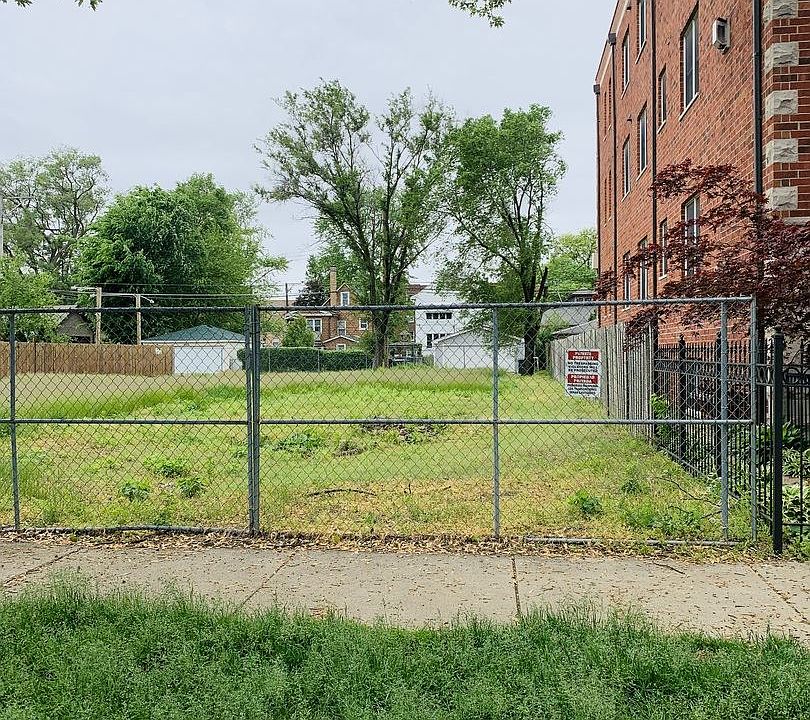 1st image of 7226 N Oakley Ave