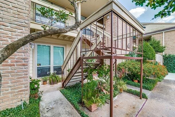 1st image of 1881 Bering Dr APT 4