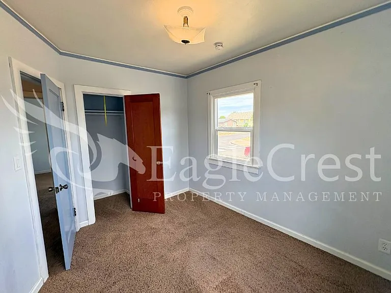 1001 W Chestnut St — Photo 24
