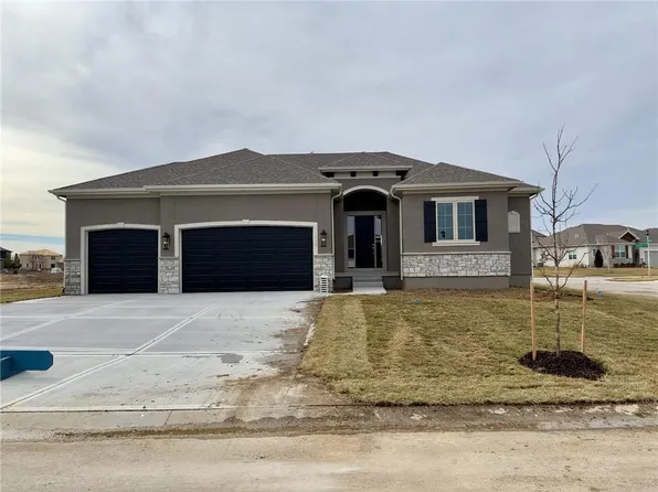 17400 Parkhill St, Overland Park, KS 66221