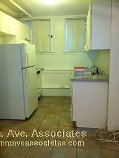 Building Photo - 1 Barrows St #B