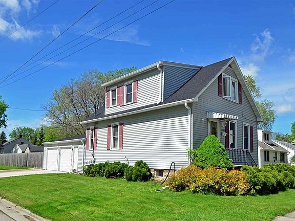2.5 Stall Attached Garage