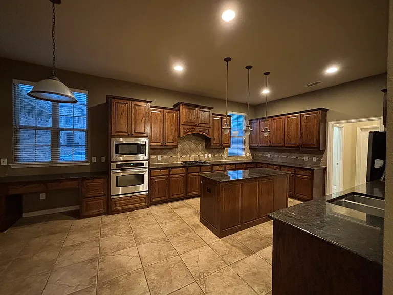 7812 Edgeglen Trl — Photo 10