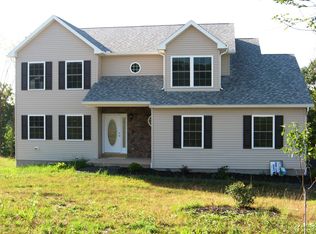 134 Stoney Ledge Rd, Stroudsburg, PA 18360